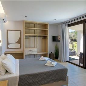 4 bedroom villa with pool, Chalikounas, sleeps 8